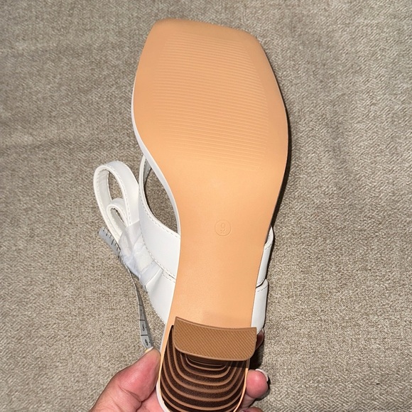 Elegant White Women's Sandals - Picture 7 of 7